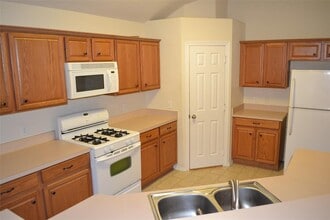 1007 Hamilton St in Alvin, TX - Building Photo - Building Photo