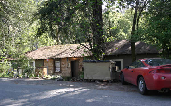 6010 Cazadero Hwy in Cazadero, CA - Foto de edificio - Building Photo