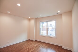 2342 N Lawndale Ave in Chicago, IL - Building Photo - Building Photo