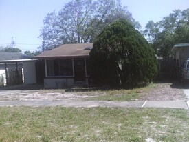 1328 Illinois Ave in Palm Harbor, FL - Building Photo