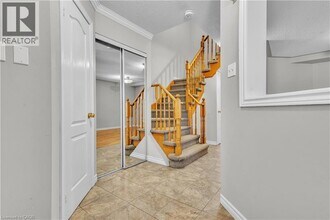 23 Stonecairn Dr in Cambridge, ON - Building Photo - Building Photo