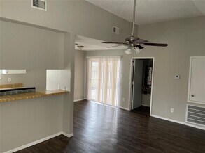 11214 Pender Ln in Stafford, TX - Building Photo - Building Photo