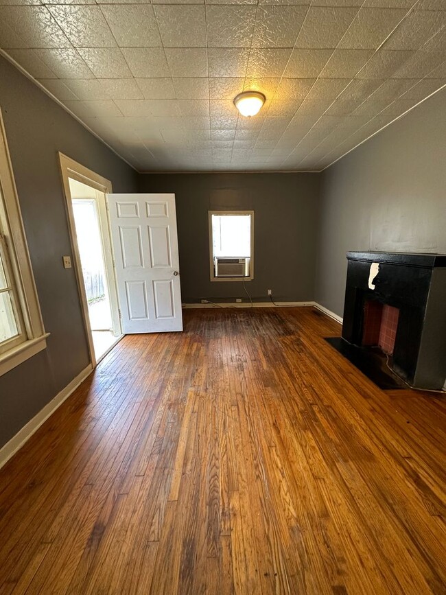127 E Merrick St in Shreveport, LA - Building Photo - Building Photo