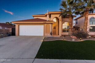 3296 Garden Point Dr in El Paso, TX - Building Photo