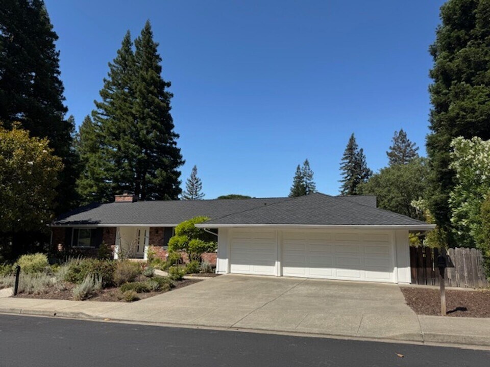 1901 Park Meadow Dr in Alamo, CA - Building Photo