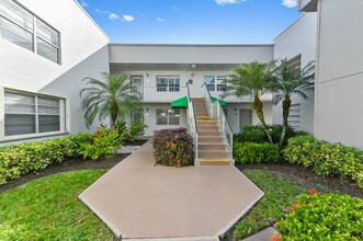 152 Normandy Ln in Delray Beach, FL - Foto de edificio - Building Photo