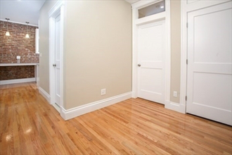 1111 Boylston St, Unit 27 in Boston, MA - Building Photo - Building Photo