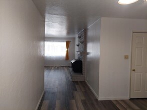 2517 Ponderosa St-Unit -3 in South Lake Tahoe, CA - Foto de edificio - Building Photo