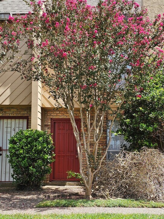 3303 W Greenridge Dr in Houston, TX - Building Photo