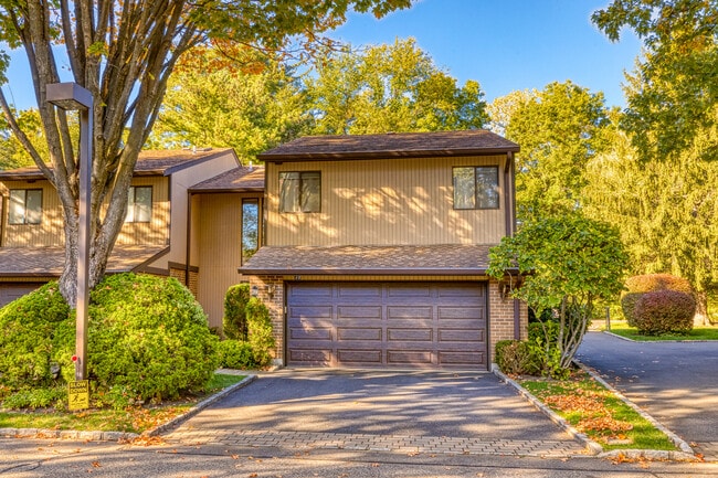 property at 39 Wimbledon Dr
