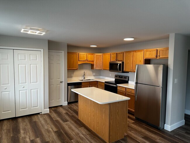 928 Village Cir