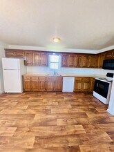 124 Gleaves Ln in Oak Grove, KY - Foto de edificio - Building Photo