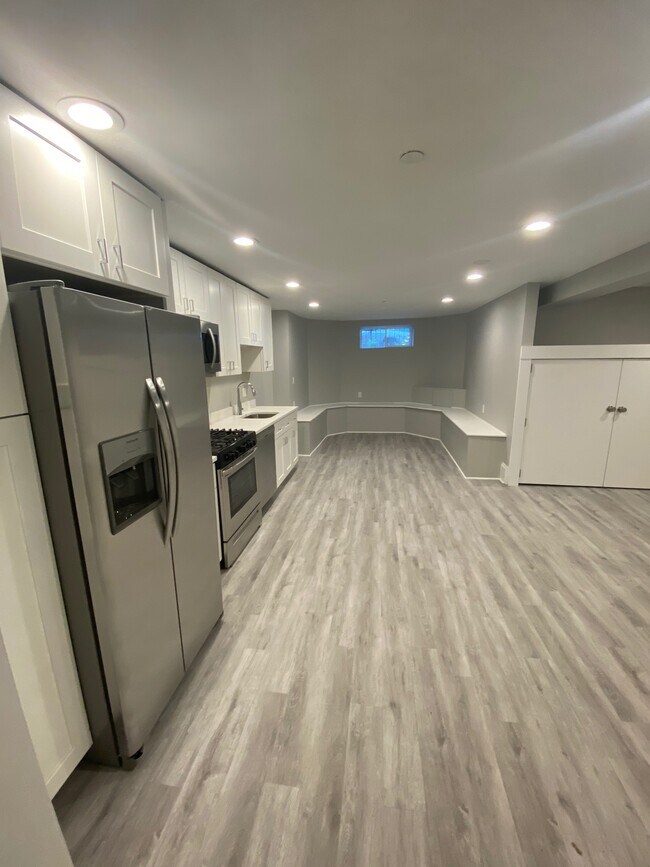 190 Kelton, Unit B in Boston, MA - Foto de edificio - Building Photo