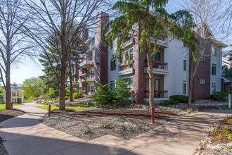 Village Homes at Centennial Lakes in Minneapolis, MN - Building Photo - Building Photo