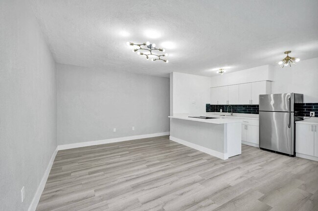 9270 E Bay Harbor Dr in Bay Harbor Islands, FL - Building Photo - Building Photo