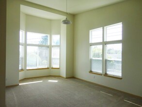 City Suites Apartments in Bellingham, WA - Building Photo - Interior Photo