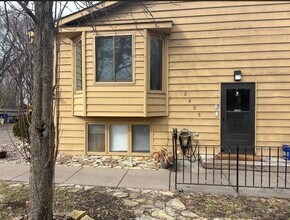 2935 Mounds View Blvd, Unit E in Mounds View, MN - Building Photo - Building Photo