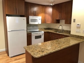 6644 Hillandale Rd in Bethesda, MD - Building Photo - Building Photo