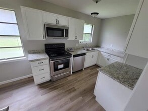 8321 Bunche Dr in Dallas, TX - Building Photo - Building Photo