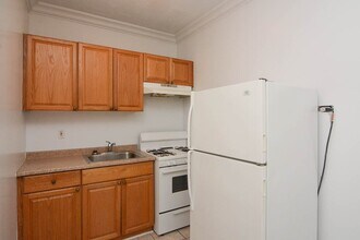 2704 N Sawyer Ave in Chicago, IL - Building Photo - Building Photo