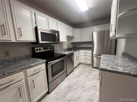 3184 S Heather Gardens Way in Aurora, CO - Building Photo