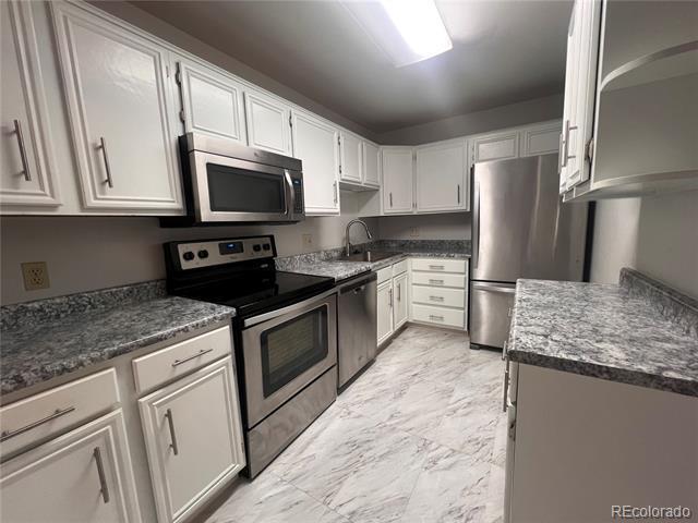 3184 S Heather Gardens Way in Aurora, CO - Building Photo