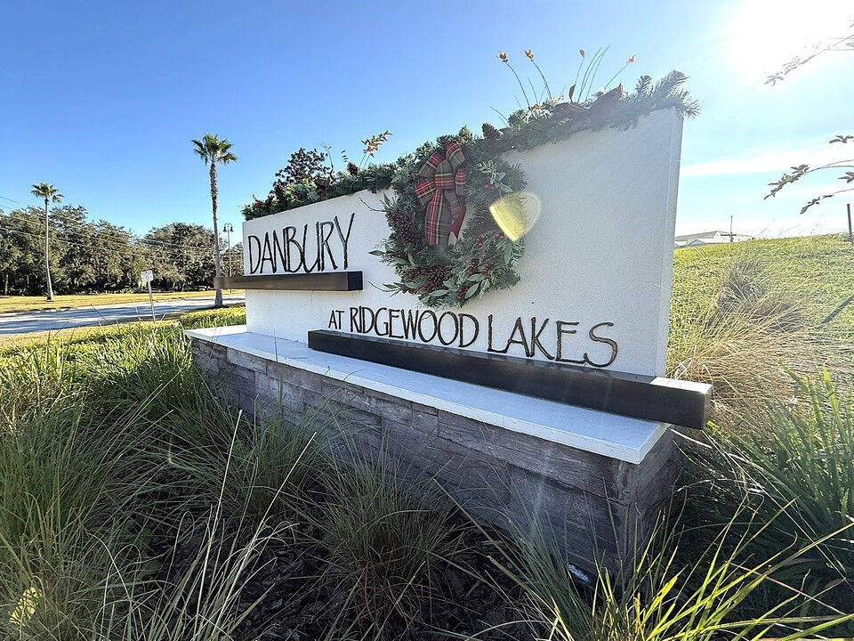 1967 Tamarack Pass in Davenport, FL - Building Photo