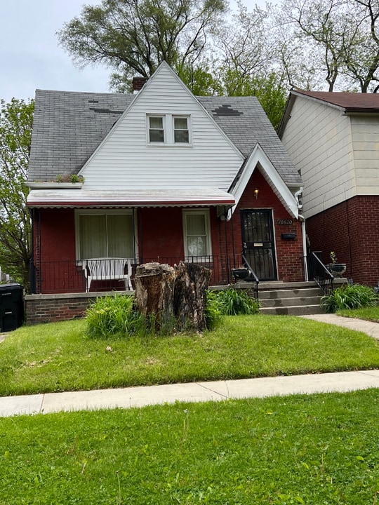 18620 Russell in Highland Park, MI - Building Photo