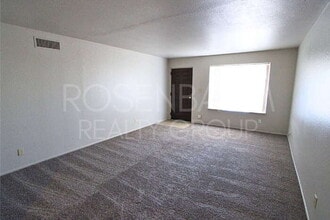 1008 N Pueblo Dr in Casa Grande, AZ - Foto de edificio - Building Photo