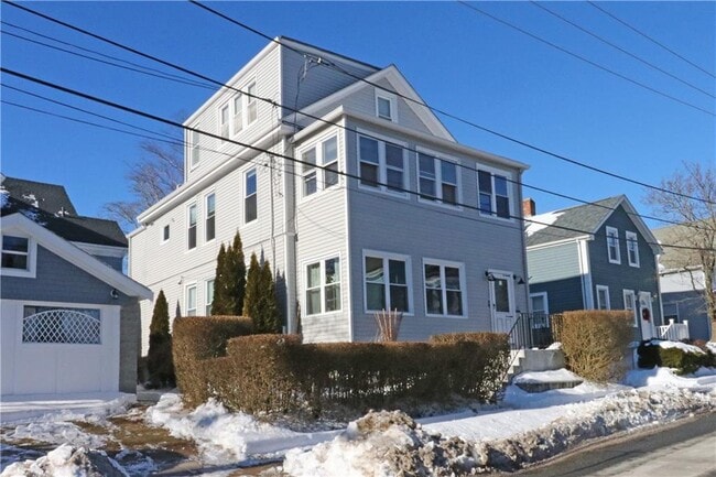 65 Friendship St in Newport, RI - Building Photo - Building Photo