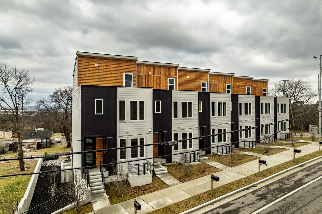 2236 Whites Creek Pike in Nashville, TN - Building Photo