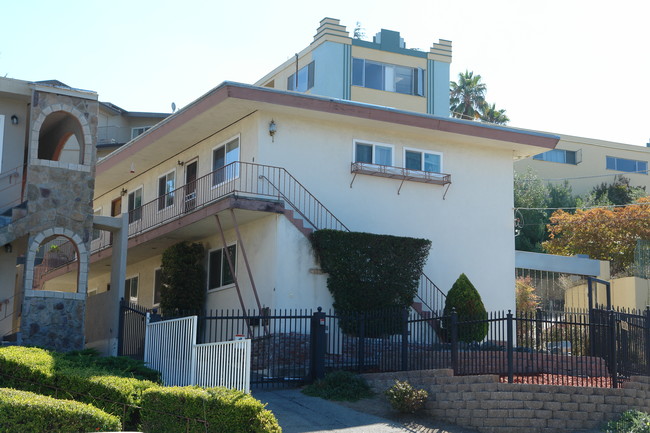 8 Whitmore Pl in Oakland, CA - Foto de edificio - Building Photo