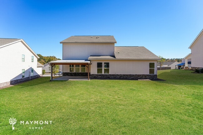 1324 Slaton Manor Dr NE in Conyers, GA - Foto de edificio - Building Photo