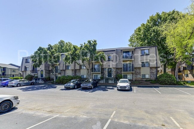 1218 Old Manor Rd in Columbia, SC - Foto de edificio - Building Photo