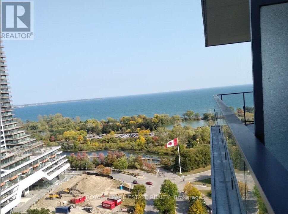 2200-2200 Lake Shore Blvd W in Toronto, ON - Building Photo