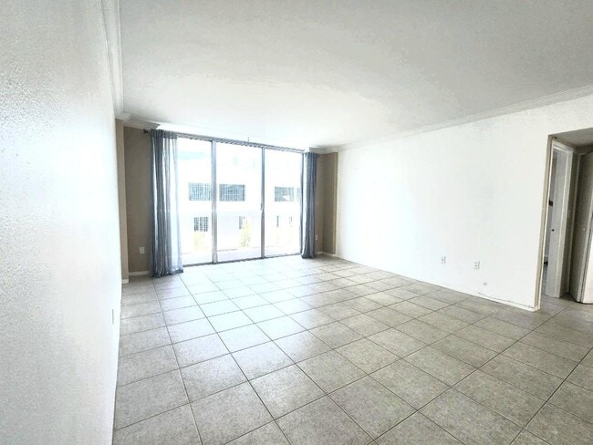 800 West Ave, Unit 506 in Miami Beach, FL - Building Photo - Building Photo