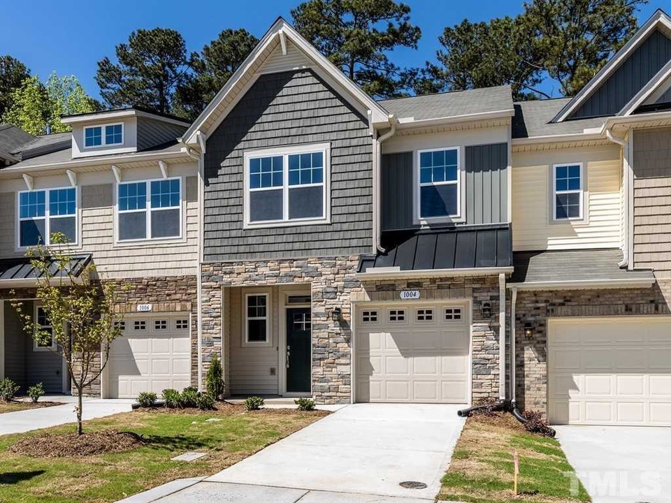 3322 Tracer Dr in Graham, NC - Foto de edificio