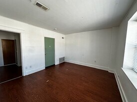 23 S Dubuque St, Unit 1 in Iowa City, IA - Building Photo