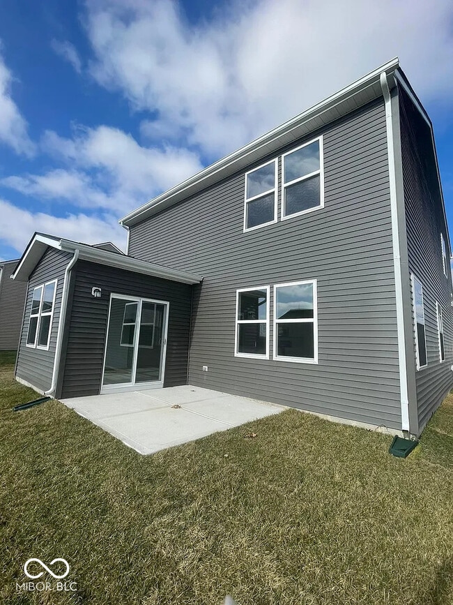 6865 Orchard Run Cir in Whitestown, IN - Building Photo - Building Photo