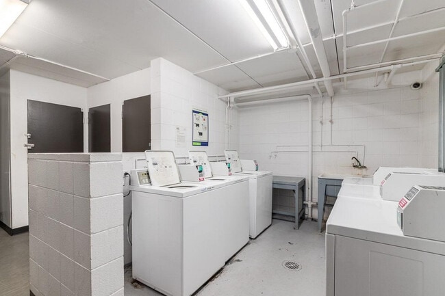 Hillsboro Place in Calgary, AB - Building Photo - Building Photo