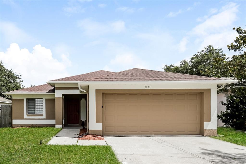3028 Summer House Dr in Valrico, FL - Building Photo
