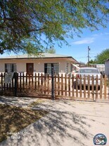 442 E Brighton Ave in El Centro, CA - Building Photo