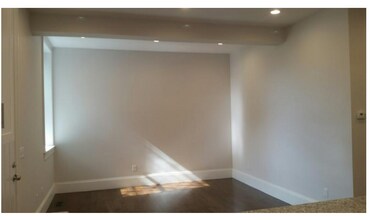 2044 Beacon St, Unit 2 in Waban, MA - Foto de edificio - Building Photo