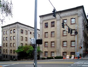 Oxford Crest Apartments in Seattle, WA - Building Photo - Building Photo