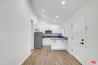 7421 Amigo Ave in Los Angeles, CA - Building Photo - Building Photo