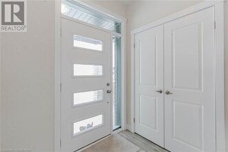 40 Moon Cres in Cambridge, ON - Building Photo - Building Photo