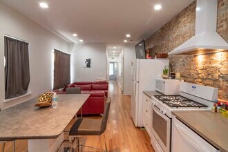 5601 W Belmont Ave in Chicago, IL - Building Photo - Building Photo