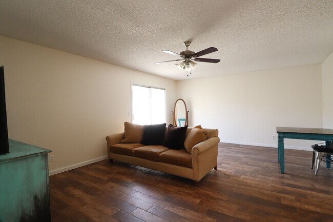 1409 N Thornburg St in Santa Maria, CA - Building Photo - Building Photo
