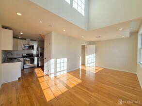 120 Georges Rd in New Brunswick, NJ - Building Photo - Building Photo