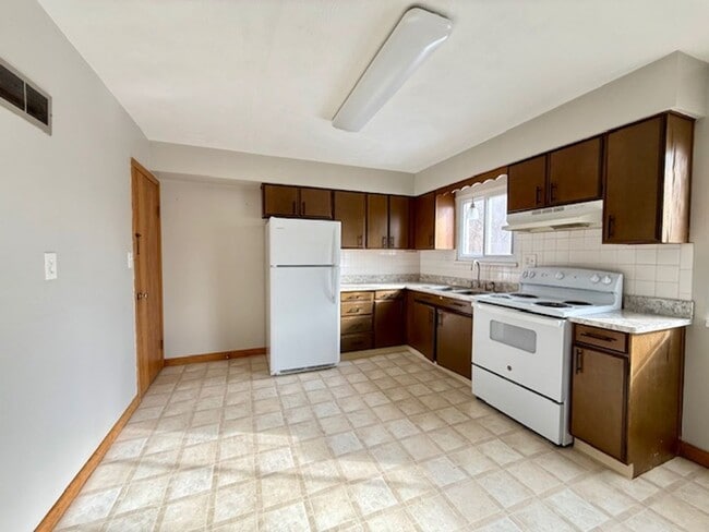 1071-1075 W Main St in Ashland, OH - Building Photo - Building Photo